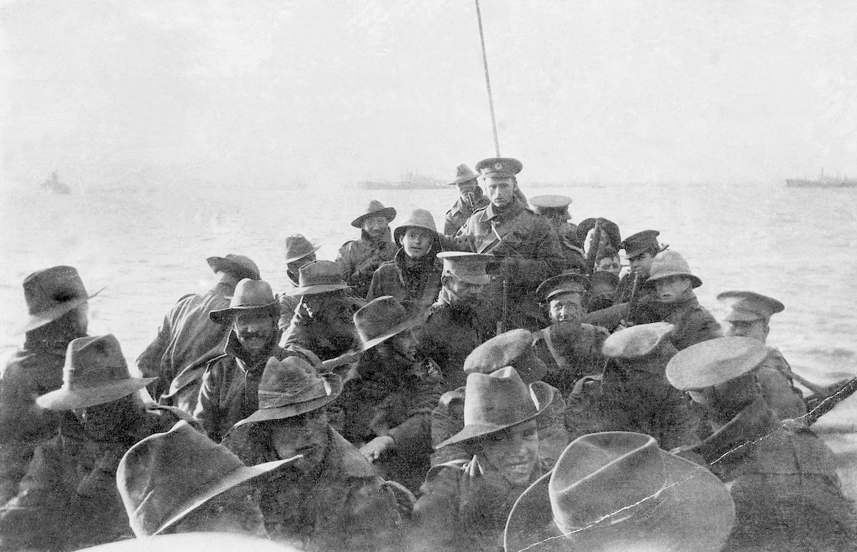 A lifeboat carries men of the 1st Divisional Signal Company towards Anzac Cove, Gallipoli, 25 April 1915. Australian War Memorial. Public Domain. A lifeboat carries men of the 1st Divisional Signal Company towards Anzac Cove, Gallipoli, 25 April 1915. Australian War Memorial. Public Domain.